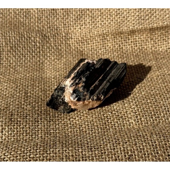 Tourmaline With Matrix 2" Raw 96g - Picture 7 of 13